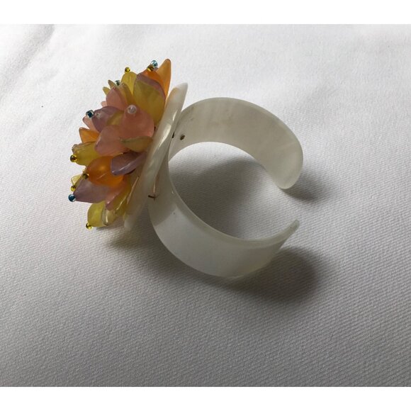 Vintage Molded Sculpture Cluster Cuff Bracelet Pastel Floral Flower  Faux MOP - Picture 6 of 7